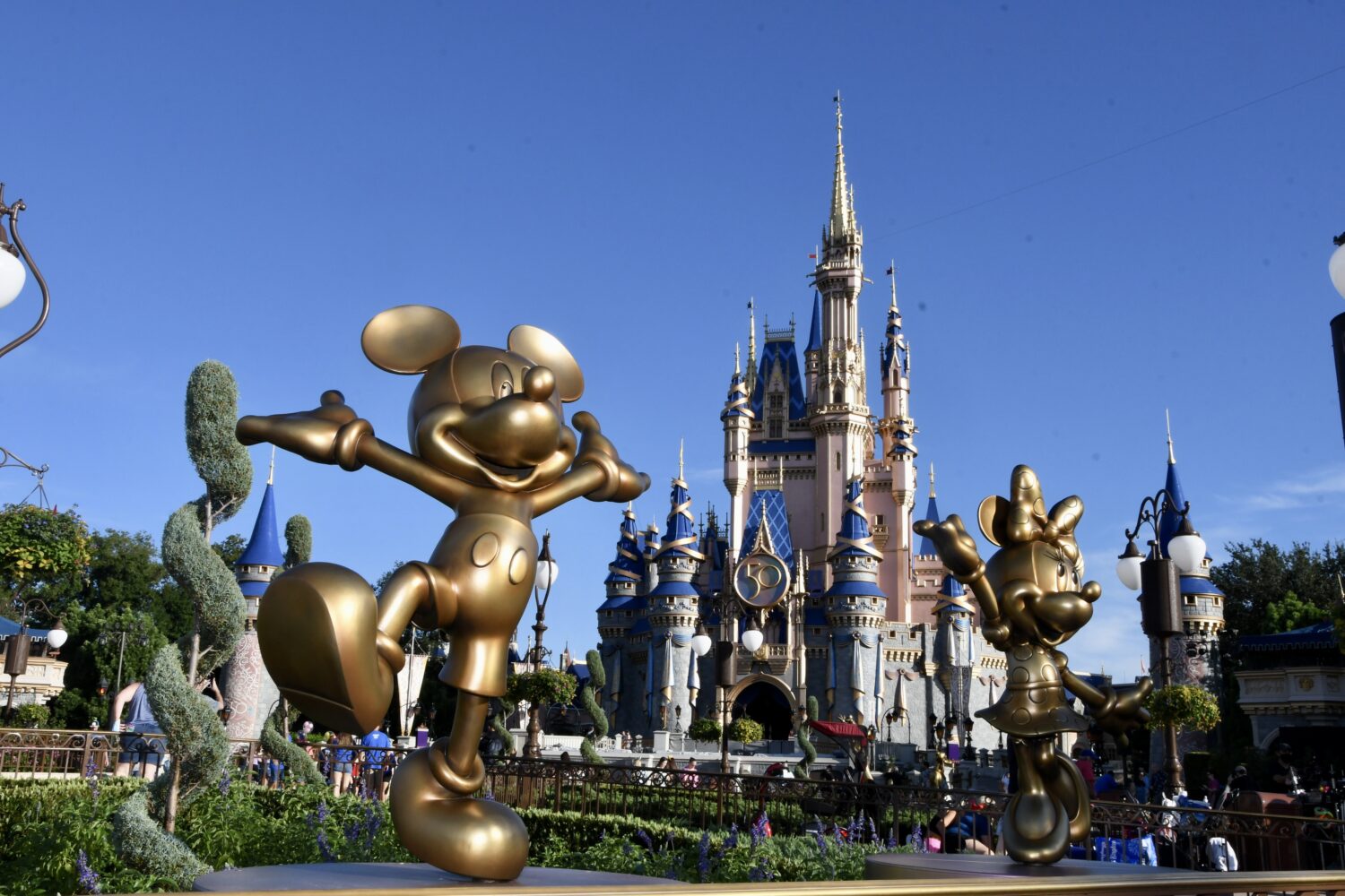 Feasting with Favorites: The Ultimate Guide to Character Dining at