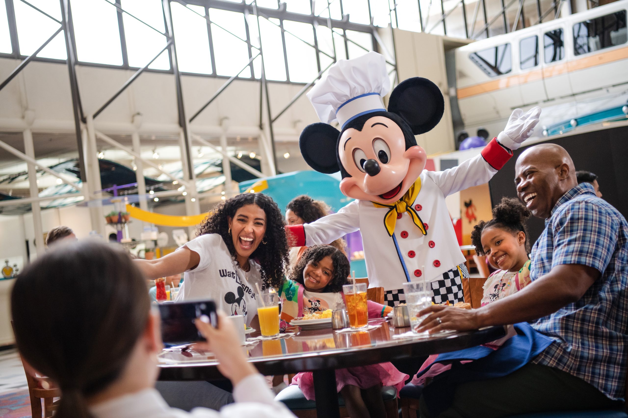 Disney Dining: Where to Find the Best Eats with Royal Family Tours