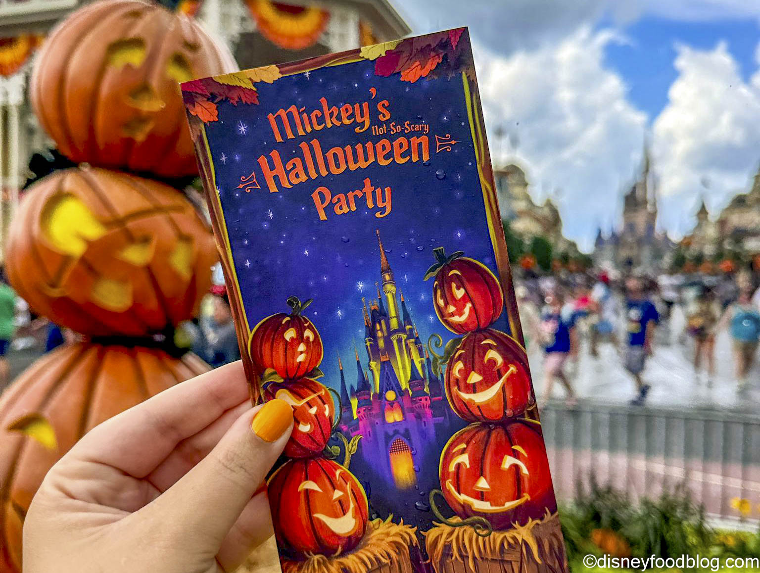 2024 wdw mk magic kingdom mnsshp halloween party main street map jackolantern stack 1