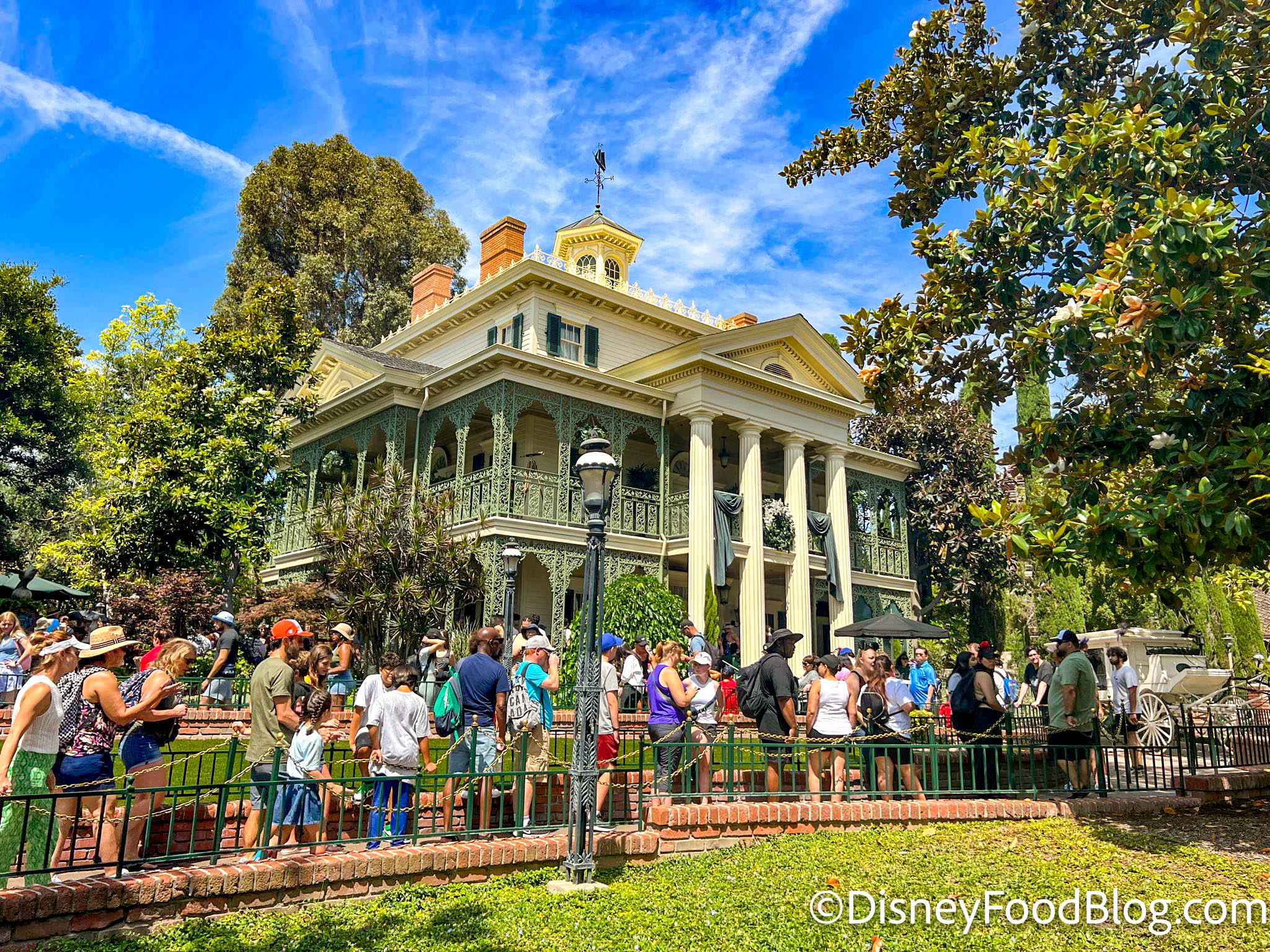 dlr 2023 disneyland park new orleans square haunted mansion stock atmosphere crowds